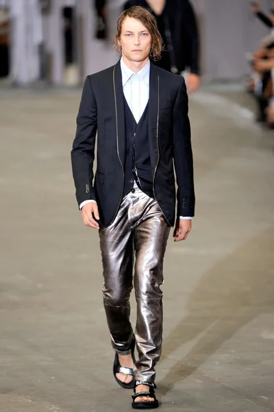 Look 11